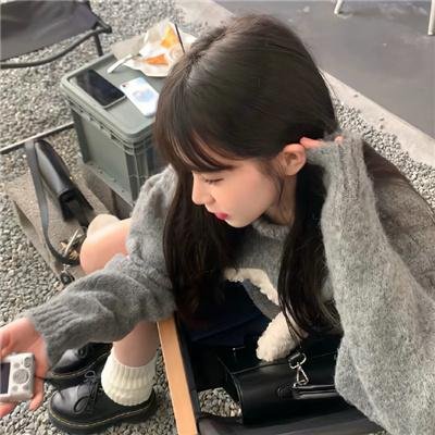 他从火光中走来